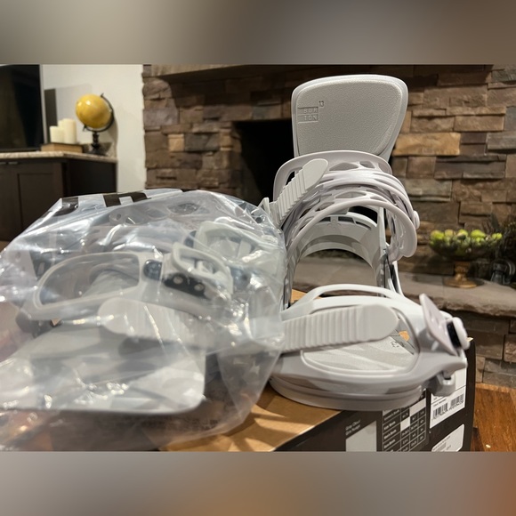 NIB- 2023 Burton Lexa Re:flex snowboard binding in cloud grey - Picture 3 of 12